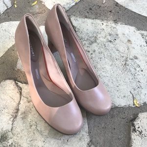 ROCKPORT - Casual leather neutral tan shoe Size 11